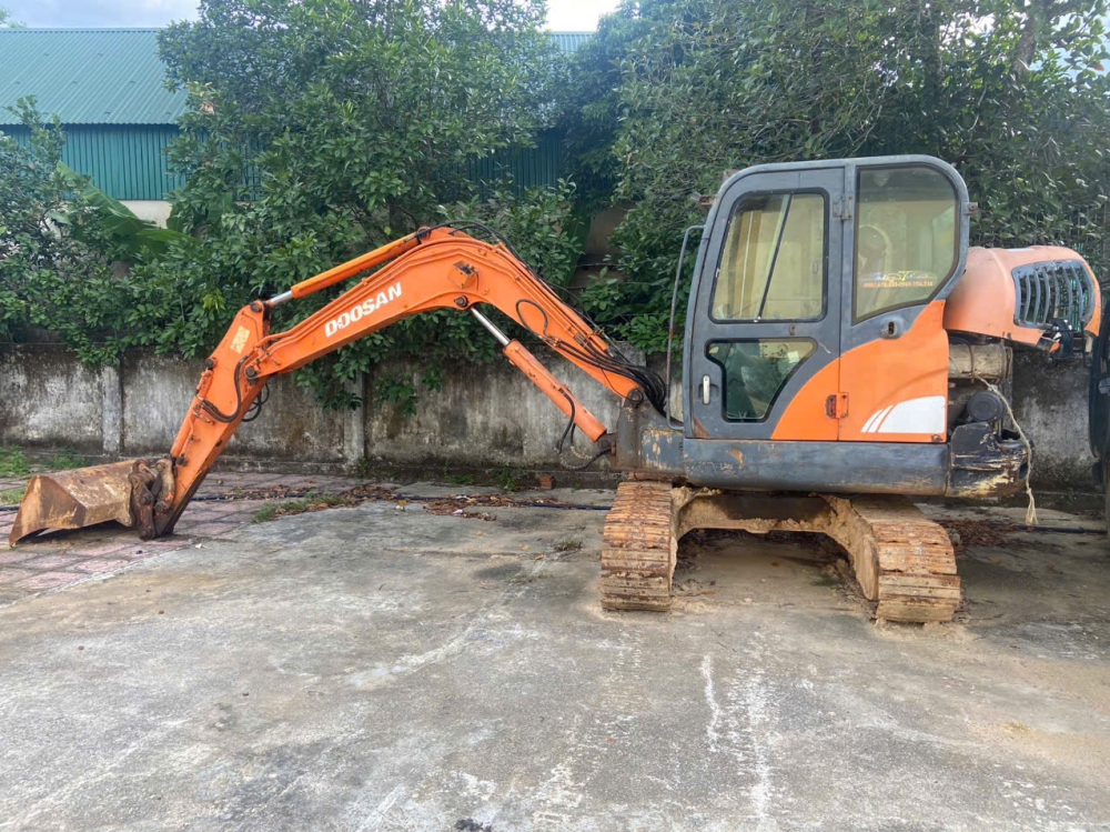 Thông báo đấu giá tài sản - Máy đào bánh xích nhãn hiệu DOOSAN