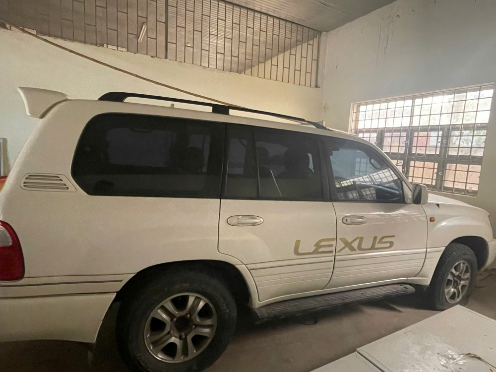 Thông báo đấu giá tài sản của Chi cục Hải quan Khu vực XI (Xe ô tô nhãn hiệu Lexus)